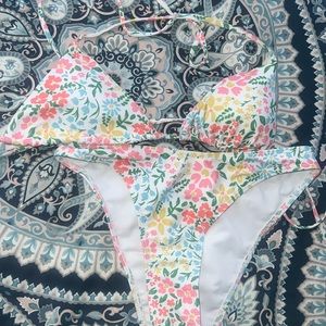 Floral bikini with removable pads